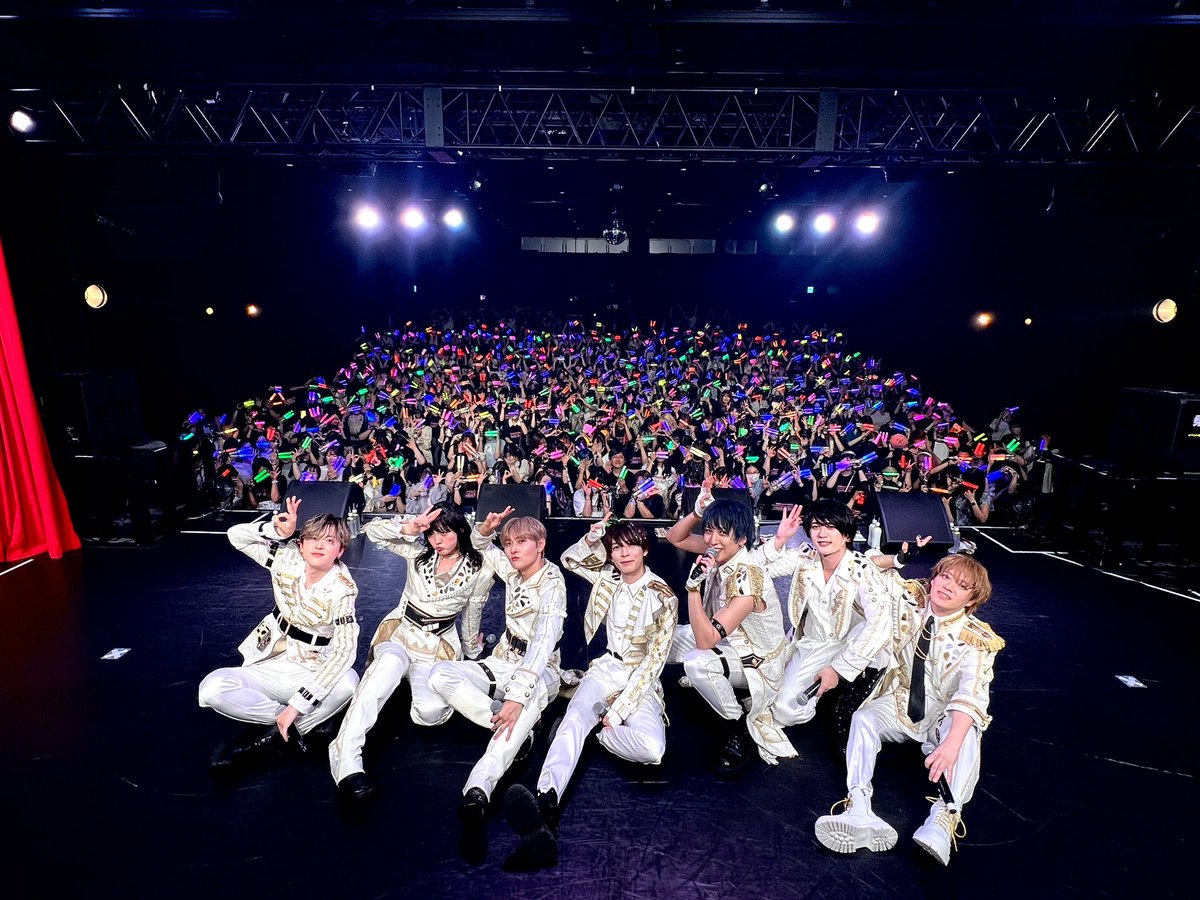 info_clb's tweet photo. 『THE LAST TOUR 〜*ChocoLate Bomb!!〜』無事に完走しました✨

本日も各会場もご来場くださった皆さま本当にありがとうございました！！！

皆さまのおかげで無期限活動休止前最後のツアーを無事に完走することができました！

本日サプライズ公開したMemoriesのMV公開日は後日改めてお知らせいたします🍫💣

#ちょこぼ