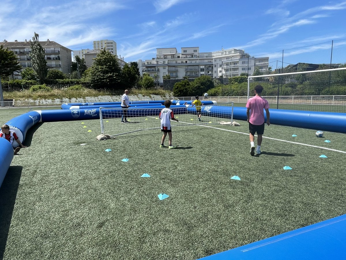 LigueFootLFPL's tweet photo. [Nouvelles Pratiques]

🔥 Toujours à @VilleStNazaire avec du #foot5 mais aussi du #Futnet pendant que les tournois de #footenmarchant se poursuivent… un avant-goût de nos animations #footsanté pendant les Jeux Olympiques à La Beaujoire du 24/07 au 08/08 prochains 👌⚽️ https://t.co/0dQDG3jHY7