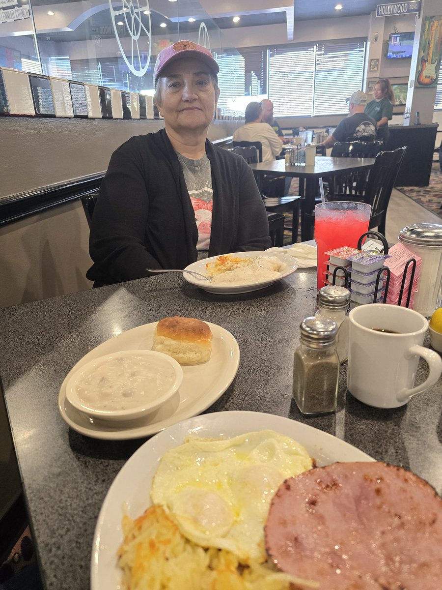 jbiassr's tweet photo. Breakfast with my hot wife https://t.co/zI9h0ayBzA