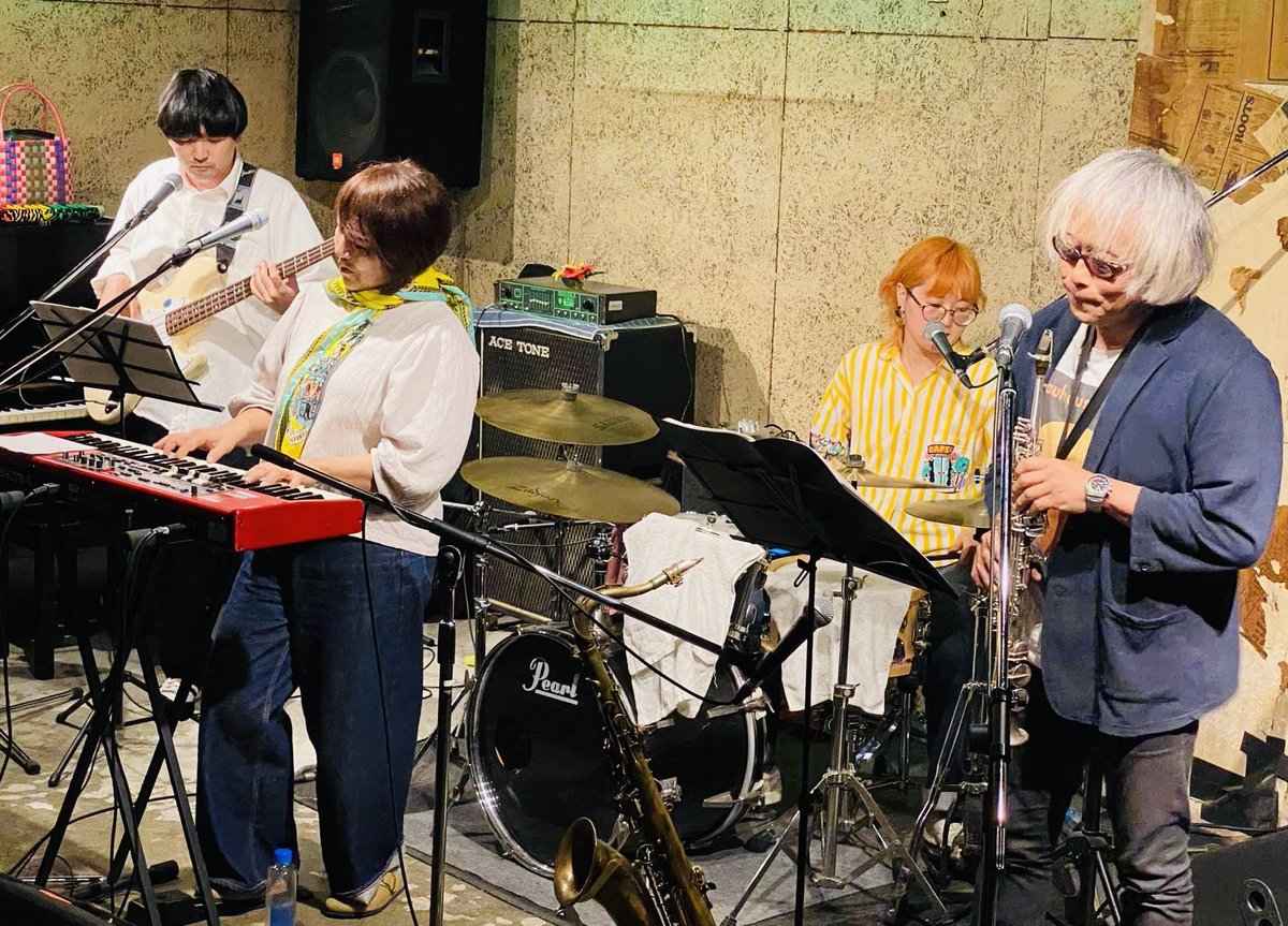 fuyujitakuu's tweet photo. 【開催、1ヶ月を切り】

8/4(日)大阪雲州堂
『靴音までメロウに57』

磯たか子サウンズ（名古屋）
ブックエンズ
冬支度　　

選曲おおいしけいすけ
開場12:15
開演12:45
2400円+1dr代600円
予約
https://t.co/bktU2VfMYD

低気圧ボーイを初めて聴いた瞬間、マシュースウィート！！と興奮した。 https://t.co/X3H1VqyD8K