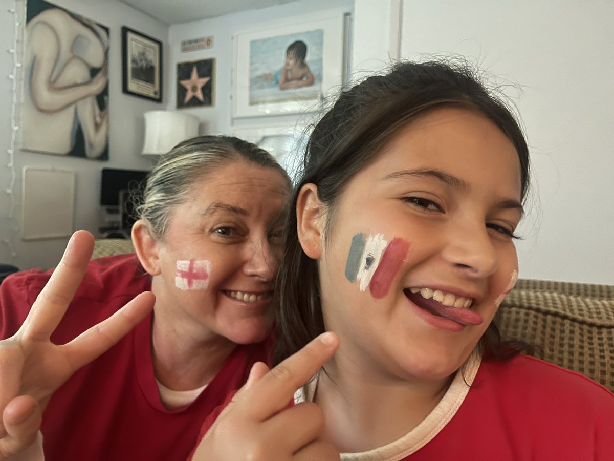 VictorBMata's tweet photo. #ssnthreelions Come on England..! Cheering on from Vancouver https://t.co/hpGbx0KR9N
