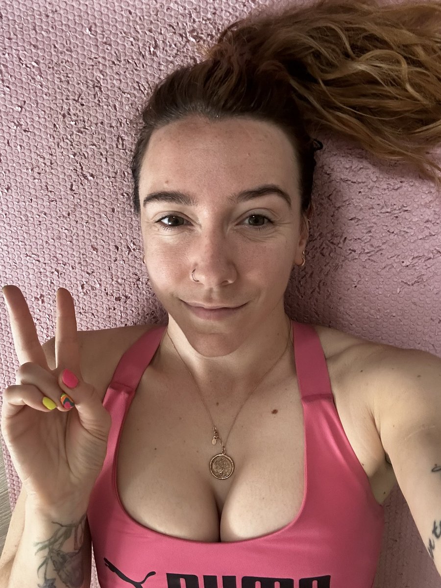 After over 2 weeks of not treating my body in the best way and not sticking to my training, today is the day I restart in preparation for the London Triathlon by easing myself back into the routine with some mobility exercises and restorative yin yoga. Already feeling better 💪