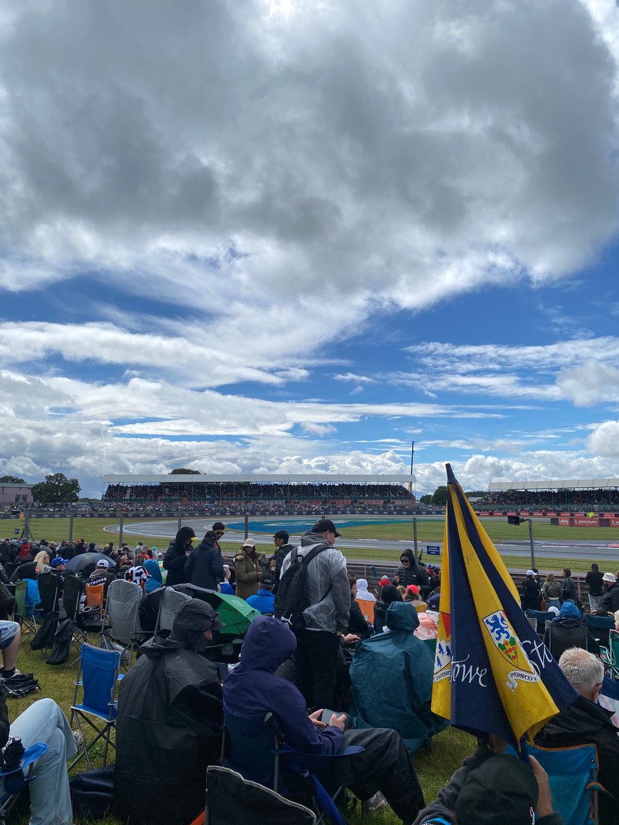 Found our spot to watch quali… there’s even some blue sky! #BritishGP <a href="/SilverstoneUK/">Silverstone</a> #F1