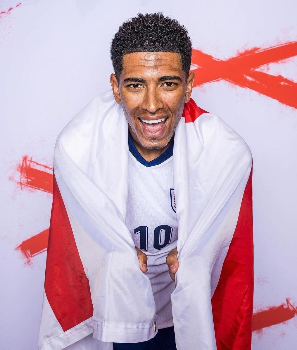 AdriRM33's tweet image. 🚨 SORTEO INTERNACIONAL 🚨

🏴󠁧󠁢󠁥󠁮󠁧󠁿 Si Jude Bellingham marca gol contra Suiza vamos a sortear esta camiseta entre uno de los que den RT a este tweet y nos sigan a mí y @futboljersey7 🏴󠁧󠁢󠁥󠁮󠁧󠁿

- OPCIONAL: Mencionar a un amigo (doble participación)