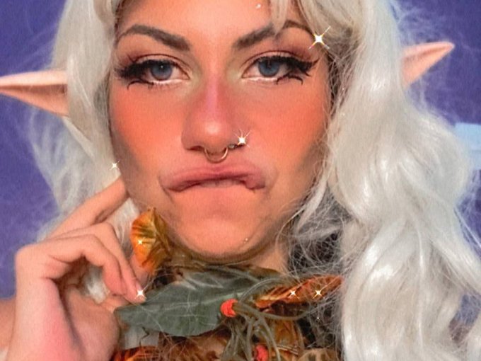 I'm online right now on SkyPrivate - pay-per-minute system for Skype live shows. Call me right now in