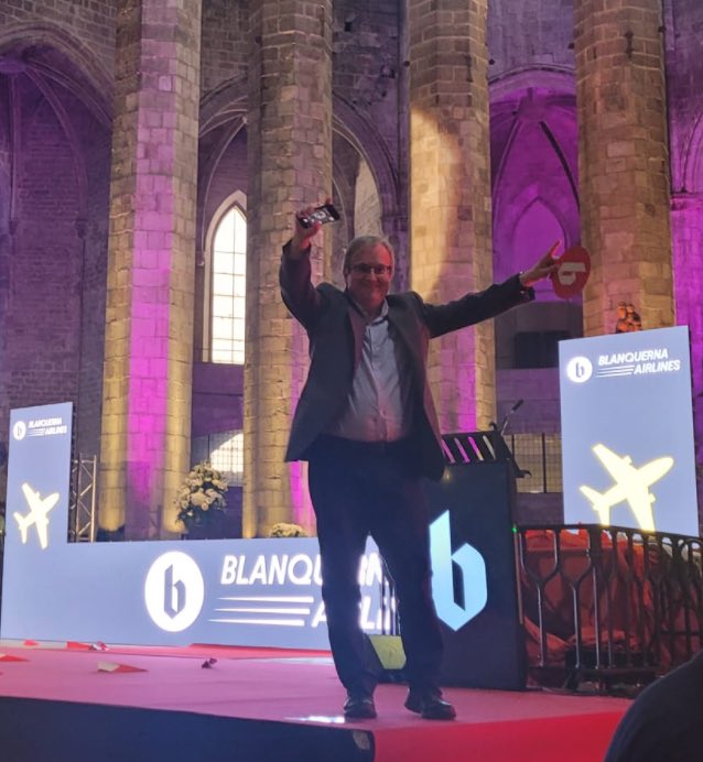 JosepM_Picola's tweet image. En un parell d’hores s’enlaire una altra promoció de @blanquernafcri, amb una festassa a @auditoribcn. Molt bon vol, nous graduats BLNQ, sort i alegries a dojo, a gaudir de la professió i a demostrar el vostre talent en tot moment!!! #OrgullBlanquerna #TalentBlanquerna 🥂🎯