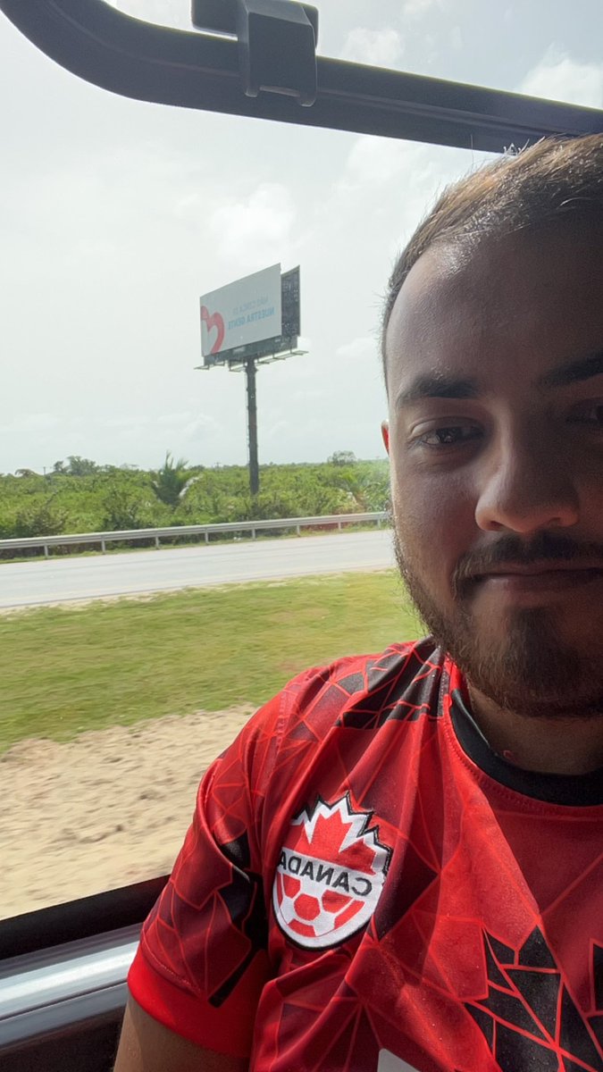 Last day in the Dominican, no brainer wearing this around today 🇨🇦