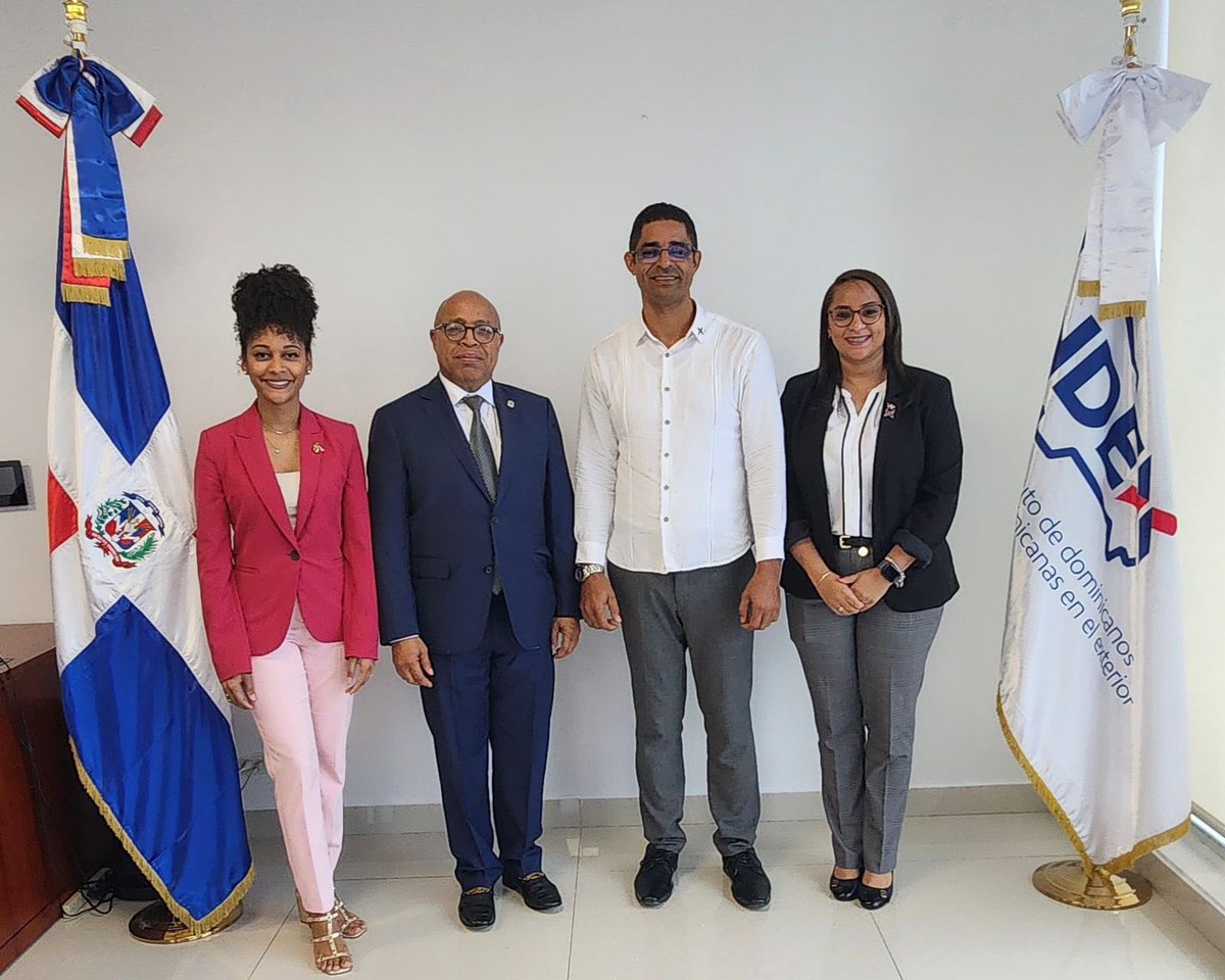DiputadosRD's tweet photo. Además visitaron el Instituto de Dominicanos y Dominicanas en el Exterior (@indexpanam), donde los recibió  Nicanor Honrado, encargado de oficinas, @RossyUrbaez y  Mariel Plascencia.

Estuvieron presentes los diputados: @RaCeballo, vicepresidente del Parlamento Latinoamericano; @FabianaTapiaSJ; @VictorFadulL y @44Balbuena 🇩🇴🤝🇵🇦.

#DiputadosRD #DiplomaciaParlamentaria