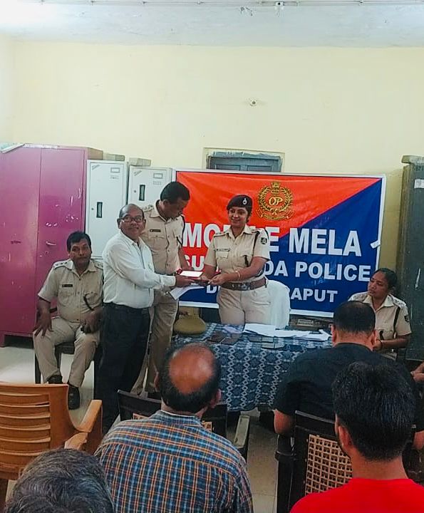 Koraput Police (@spkoraput) on Twitter photo Sunabeda Police recovered 14 nos of mobile phones which were missing since long. A mela was conducted on 06.07.2024 at Sunabeda PS and returned the mobile sets to their genuine owners.
<a href="/odisha_police/">Odisha Police</a>
<a href="/DGPOdisha/">DGP, Odisha</a>
<a href="/digswrkoraput/">DIGP, SWR Koraput, Odisha</a> Sunabeda Police recovered 14 nos of mobile phones which were missing since long. A mela was conducted on 06.07.2024 at Sunabeda PS and returned the mobile sets to their genuine owners.
<a href="/odisha_police/">Odisha Police</a>
<a href="/DGPOdisha/">DGP, Odisha</a>
<a href="/digswrkoraput/">DIGP, SWR Koraput, Odisha</a>