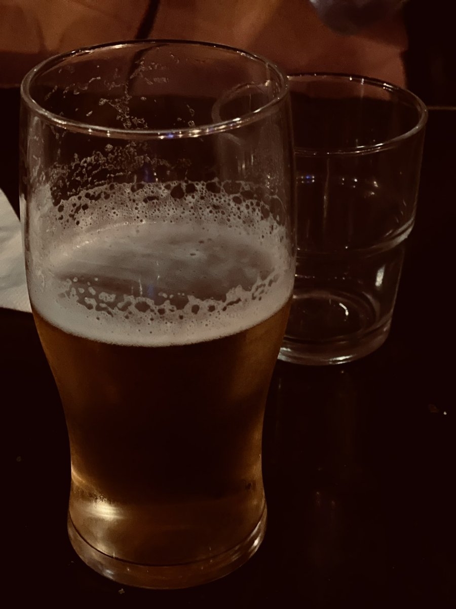 Cristaldopablo's tweet photo. Por la amistad, salud 🍻 https://t.co/bAEY4UnTlS