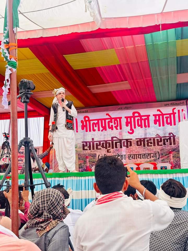 🌱विरोध करने वाले विरोधी कई बार गिरे हमारा आज भी उलगुलान के रास्ते पर चलना जारी है!!
🌱किसी ऐरे गेरे नत्थू के विरोध से नहीं रुकेंगे हम अभी भील प्रदेश बनाना बाकी है!!
🌱गुरु पूर्णिमा पर भीलप्रदेश वासियों को हार्दिक शुभकामनाएं बधाई जोहार🌱
🌱नाम ही काफी है गुरुजी <a href="/Bhilraj11/">Bhanwarlal parmar</a> दादा 🌱