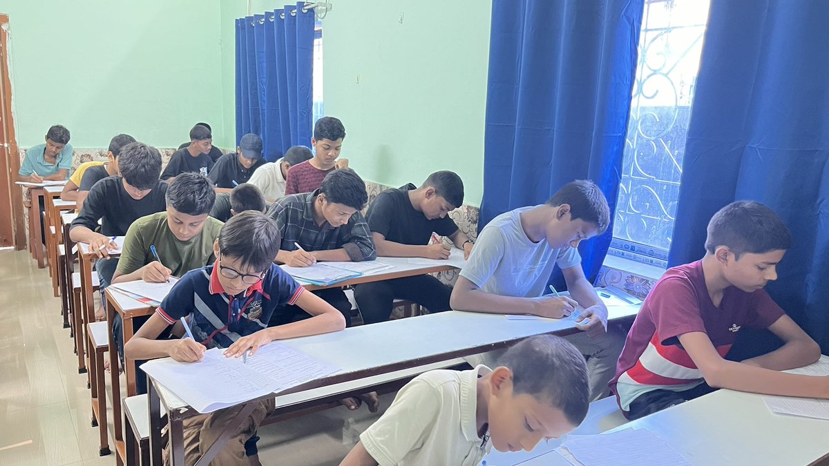 AkbarClasses's tweet image. 🏫📝 Class 7 &amp;amp; 8 Chapter-Wise Tests AKBAR CLASSES! 📝🏫

Today, 21st July 2024, our brilliant students from Classes 7 and 8 are taking their chapter-wise tests! It&apos;s inspiring to see their dedication and logical thinking in action.

#AKBARCLASSES #ThinkLogically #ChapterTests