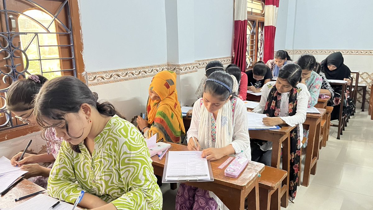 AkbarClasses's tweet image. 🏫📝 Class 7 &amp;amp; 8 Chapter-Wise Tests AKBAR CLASSES! 📝🏫

Today, 21st July 2024, our brilliant students from Classes 7 and 8 are taking their chapter-wise tests! It&apos;s inspiring to see their dedication and logical thinking in action.

#AKBARCLASSES #ThinkLogically #ChapterTests