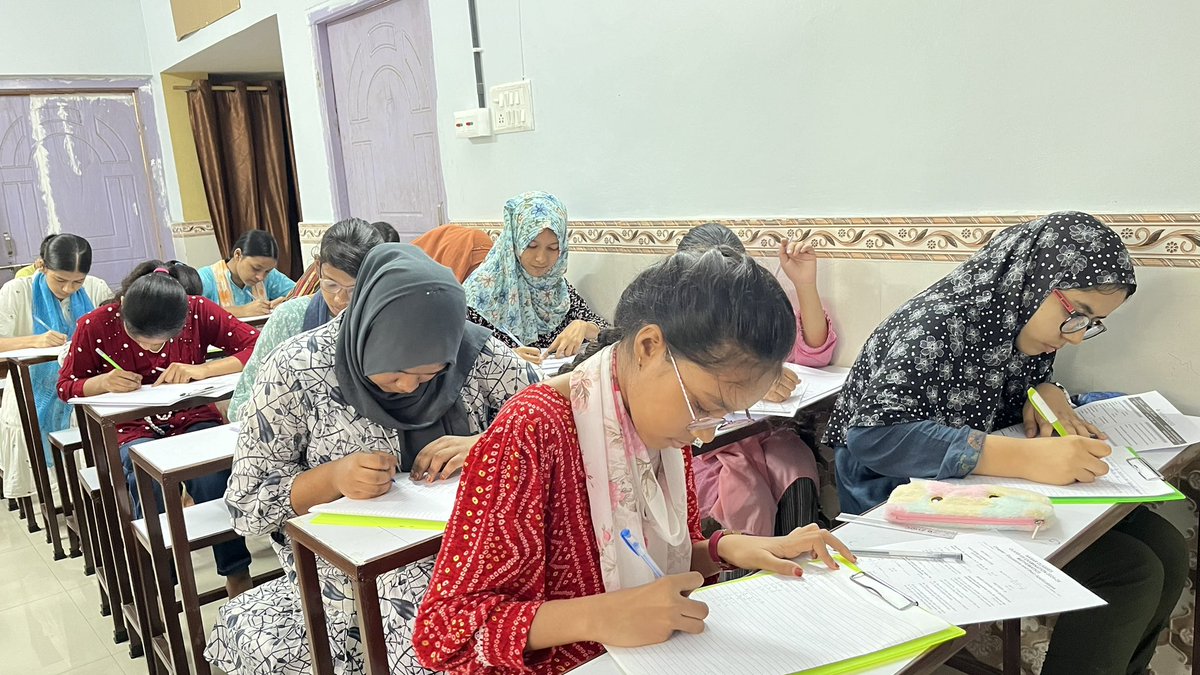 AkbarClasses's tweet image. 🏫📝 Class 7 &amp;amp; 8 Chapter-Wise Tests AKBAR CLASSES! 📝🏫

Today, 21st July 2024, our brilliant students from Classes 7 and 8 are taking their chapter-wise tests! It&apos;s inspiring to see their dedication and logical thinking in action.

#AKBARCLASSES #ThinkLogically #ChapterTests