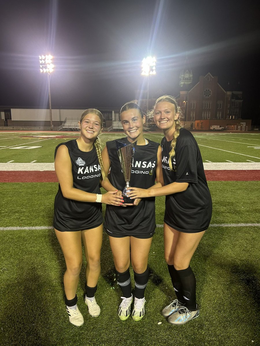 Bringing home the W for Kansas. Congrats Kate, Julia, and Brooke!!! <a href="/mvjaguars/">mvjaguars</a>
