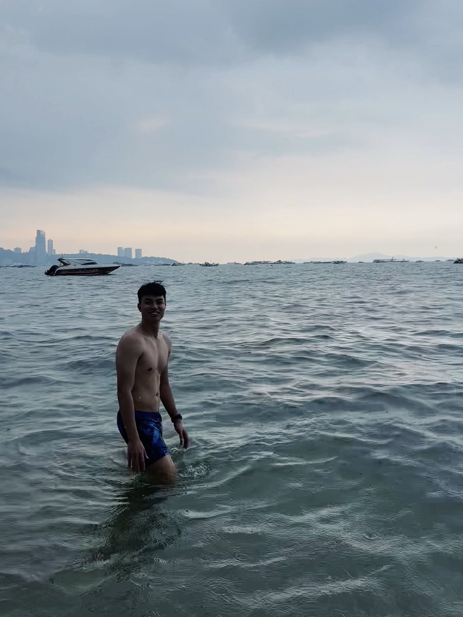 rough_rex_'s tweet image. 一起脫光下水嗎～😌