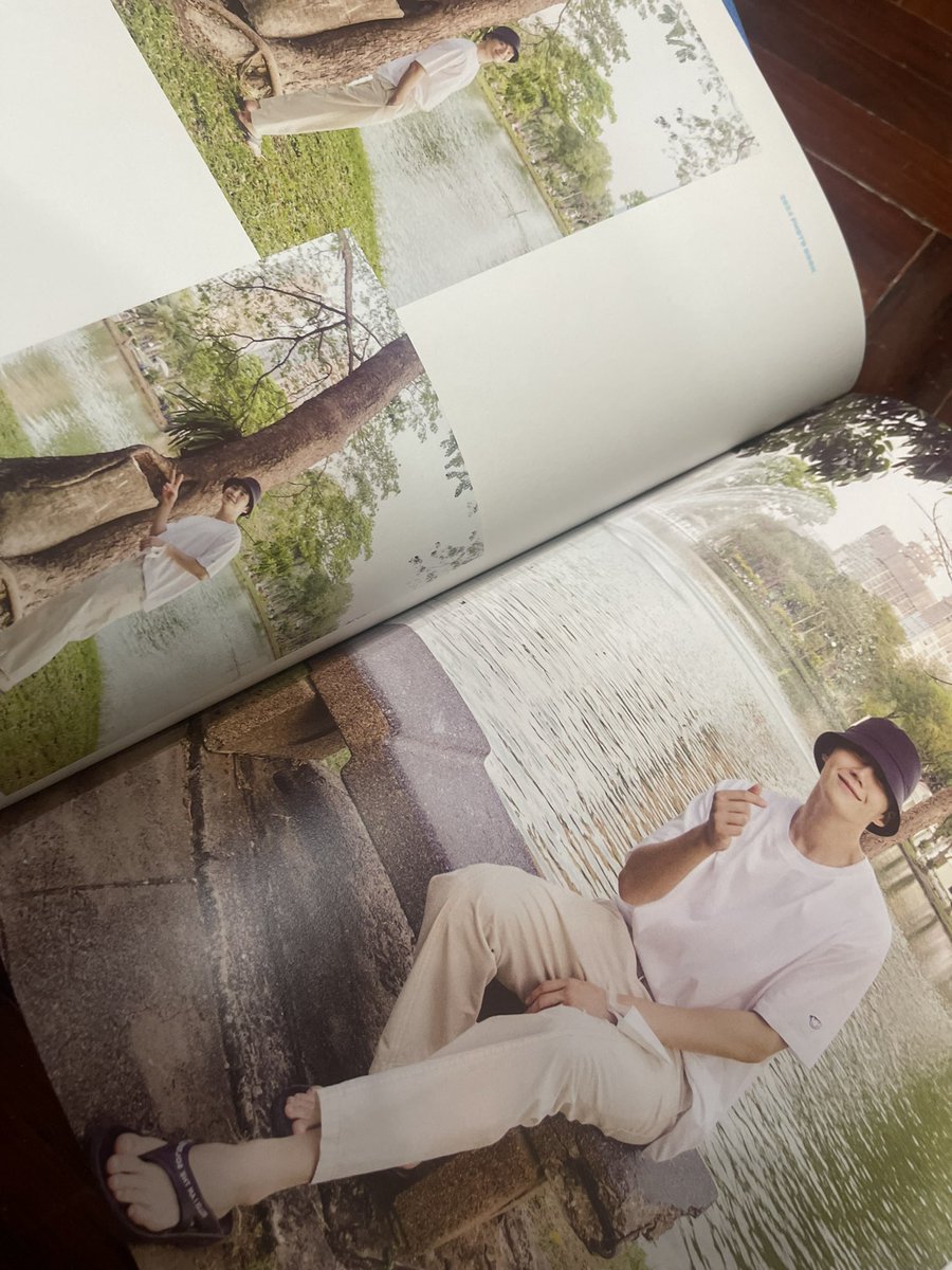 Joe_Peeravich's tweet photo. Kim Seon Ho 2024 Photo Book เล่มนี้รวบรวมภาพความสดใส อบอุ่นของพิซอนตลอดการเดินทางที่มา Asia Tour จัดเต็มความคูลและเท่ทุก fashion set โดยเฉพาะลุคสุขุมวิทบอยที่ดีต่อใจชาวซอนโฮฮาดาจริงๆ
ขอบคุณทางร้าน @Tigerseon_shop ที่ช่วยเป็นธุระ และจัดส่งเล่มนี้จนถึงมือเช่นเดิม 😁🙏🏻 #tigerseon_RV https://t.co/SXChmNT8hI