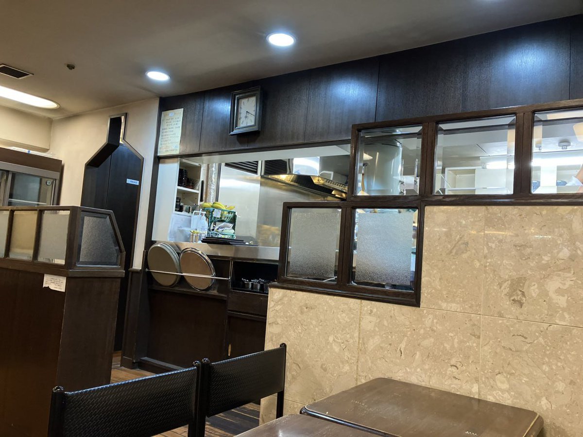 冰珈琲🤭
銅鑼燒，熱熱的
熱死了🥵
剛剛本來想點冰，但是懶得看菜單就吃簡單的飲品配銅鑼燒就好了