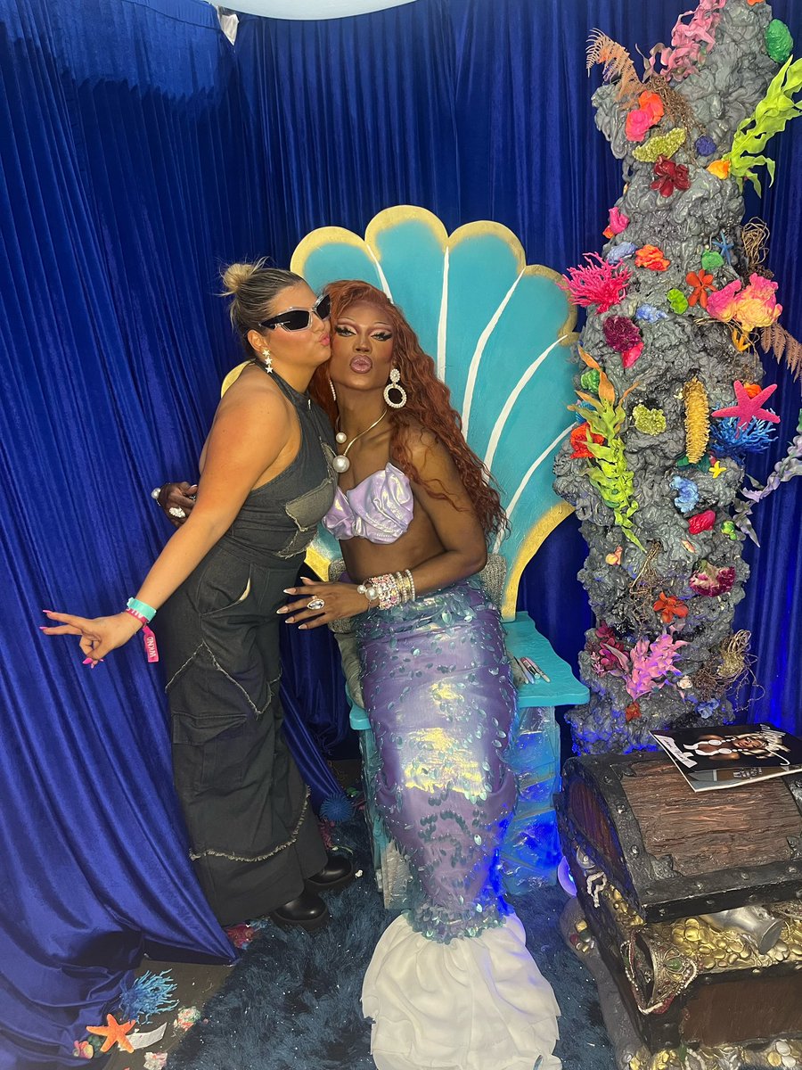 kisses for my love!! <a href="/XunamiMuse/">Xunami Muse</a>