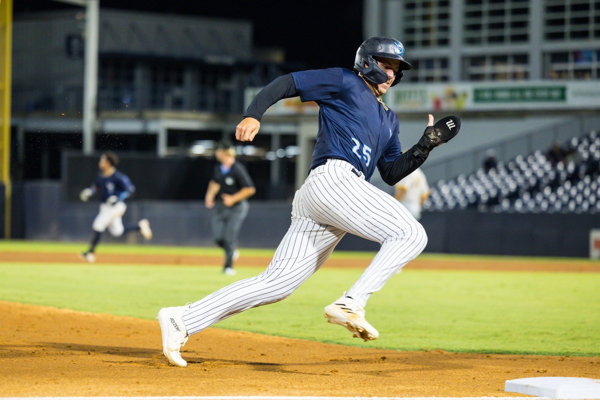 TampaTarpons's tweet photo. Saturday Sweep! 🧹 #LatinHeritageNight
#reelin #MakingWaves #tampatarpons https://t.co/RwLVP5Ed3K