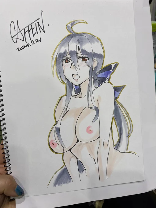スケブ一冊め終わりました。全裸って描くの早いな!断っちゃったけどもう一冊いけたかも 