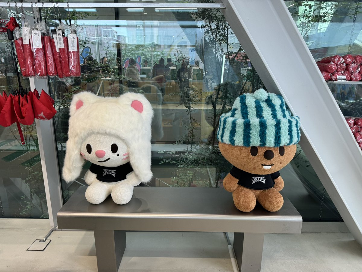 88_ROAD's tweet photo. SKZOOたちがMDのイメージと同じ帽子被っているのかわいいかったのでスレにポストします😊
#StrayKids #ate_popup #atepopup https://t.co/luwDr5d5dM