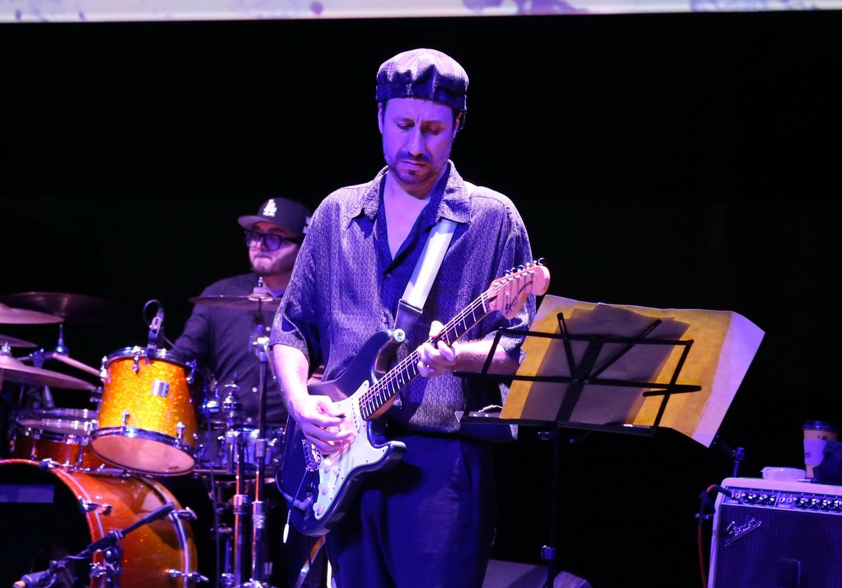 La inventiva sonora y visual de la Orquesta 24 Cuadros llenó nuestro escenario este jueves, en el inicio del programa especial por 5° aniversario. ¡Gracias a quienes nos acompañaron!