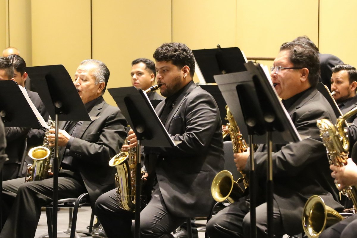 Gracias a la Banda de Música del Estado, a Luis Herman Miranda y a quienes nos acompañaron este viernes en el concierto "Rapsodia en azul". Les esperamos en nuestras próximas actividades de aniversario.