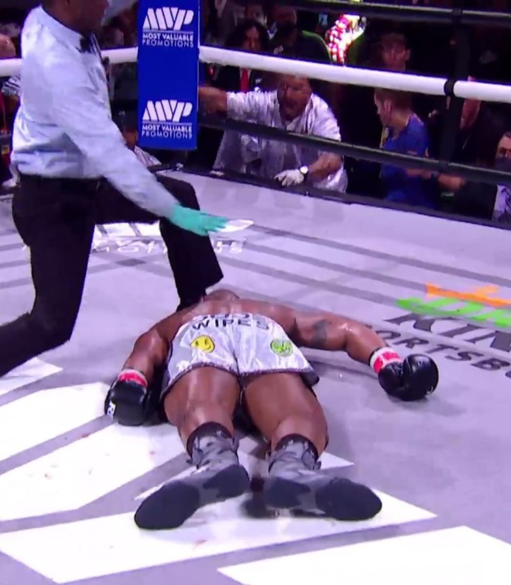 1 pic. I can say in my boxing career I’ve never gone out like this https://t.co/adRkxFqhPY