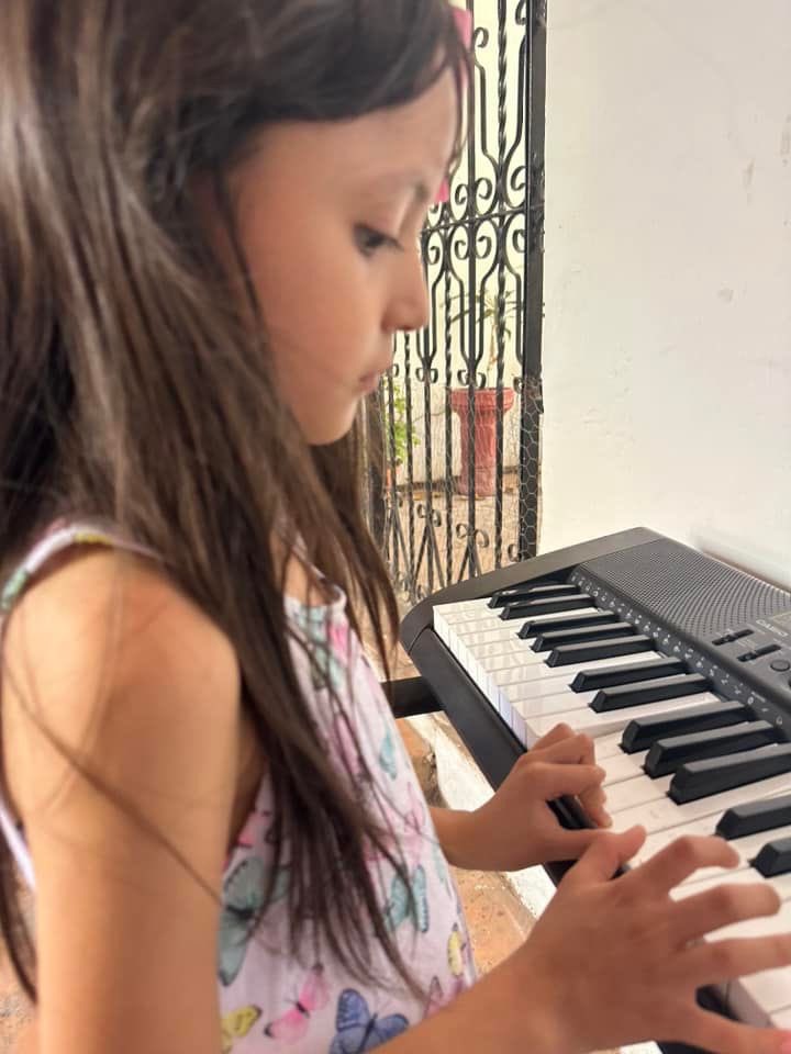 OTAorquesta's tweet photo. 🎵🎶 Te gustaría aprender a tocar algún instrumento musical ? 🥁 🎺 🎻  
Ven y forma parte de la Orquesta Típica de Autlán.  🎺 🎸 🎹 🎻 🎶

Info al 3171098659 https://t.co/8Ka2dm4puX