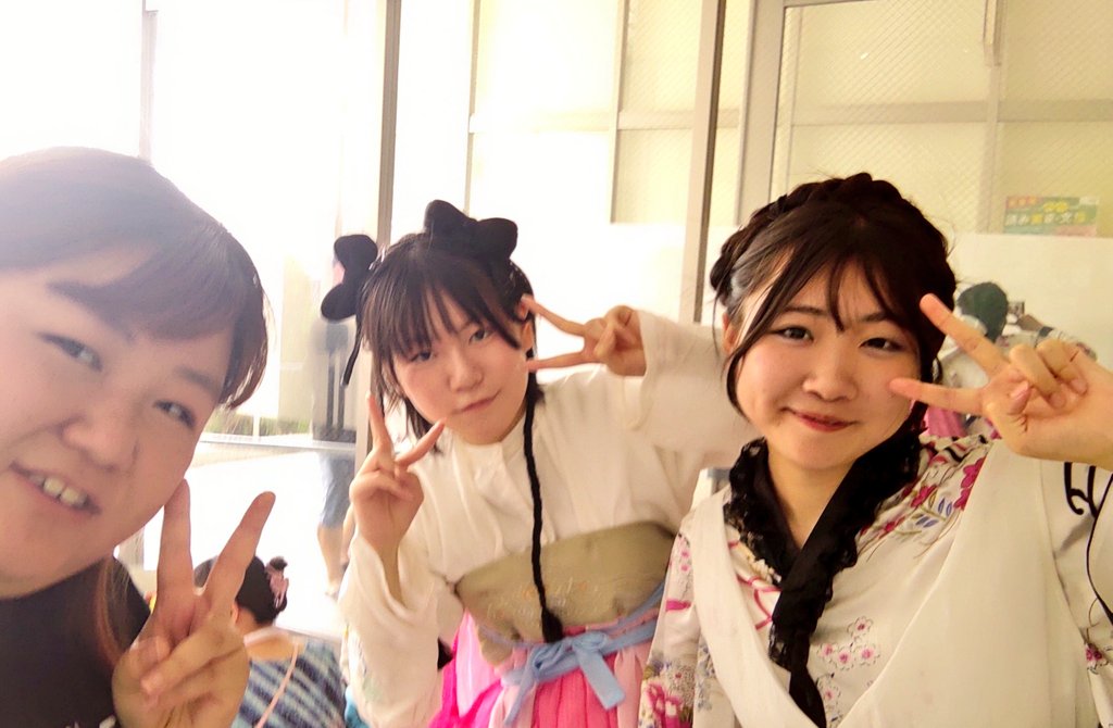 uzuki_com's tweet photo. 1回目終わりました♪
暑い中ご覧頂いている皆様ありがとうございます✨✨

ふうねねと控室で写真撮らせてもらった🙌💗
ミュージカルのお衣装可愛い🤩

パンケーキ食べて2回目も頑張る🥞🤤
よろしくお願いします🐰✨✨

#mscrew
#クロイツダンスアート
#クロワッサン https://t.co/SdBuEPxzOU
