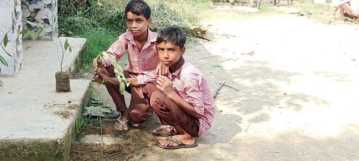 #प्रकृति_मित्र 🌱🌱
Name- Deepak Pundir
Designation - I T
Adrees -  CUPS Dhakka HajiNagar ,Rampur
<a href="/shikshansamvad/">मिशन शिक्षण संवाद @shikshansamvad</a>  <a href="/teachersclubup/">teachers club</a> <a href="/UNEP/">UN Environment Programme</a> <a href="/eriksolheim/">Erik Solheim</a> <a href="/myogiadityanath/">Yogi Adityanath</a> <a href="/narendramodi/">Narendra Modi</a> <a href="/DEFCCOfficial/">Department of Environment, Forest & Climate Change</a> <a href="/basicshiksha_up/">Department Of Basic Education Uttar Pradesh</a>
साभार- टीम प्रकृति मित्र 
मिशन शिक्षण संवाद
#EkPedMaaKeNaam