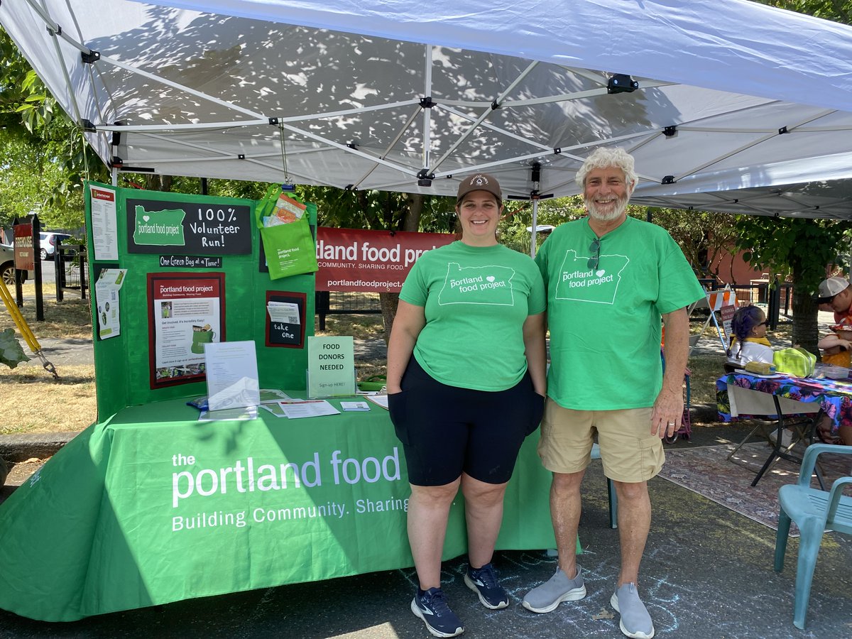 PortFoodProject's tweet photo. Fantastic market day! Tomatoes are starting to arrive. Portland Food Project thanks the Woodlawn Farmers Market for their community support. #WoodlawnFarmersMarket https://t.co/FJ5WN0yj7m