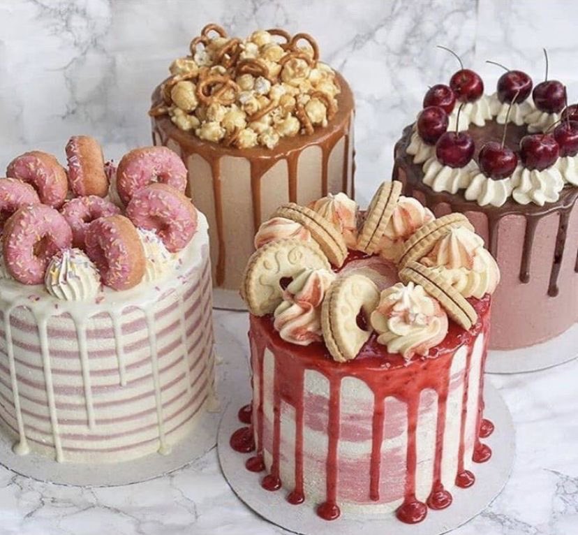 Serenity1990's tweet photo. @calsbakeryandcafe
Create some great cakes but can anyone guess what the flavors are? #gaybaker https://t.co/NFILlsJDZz
