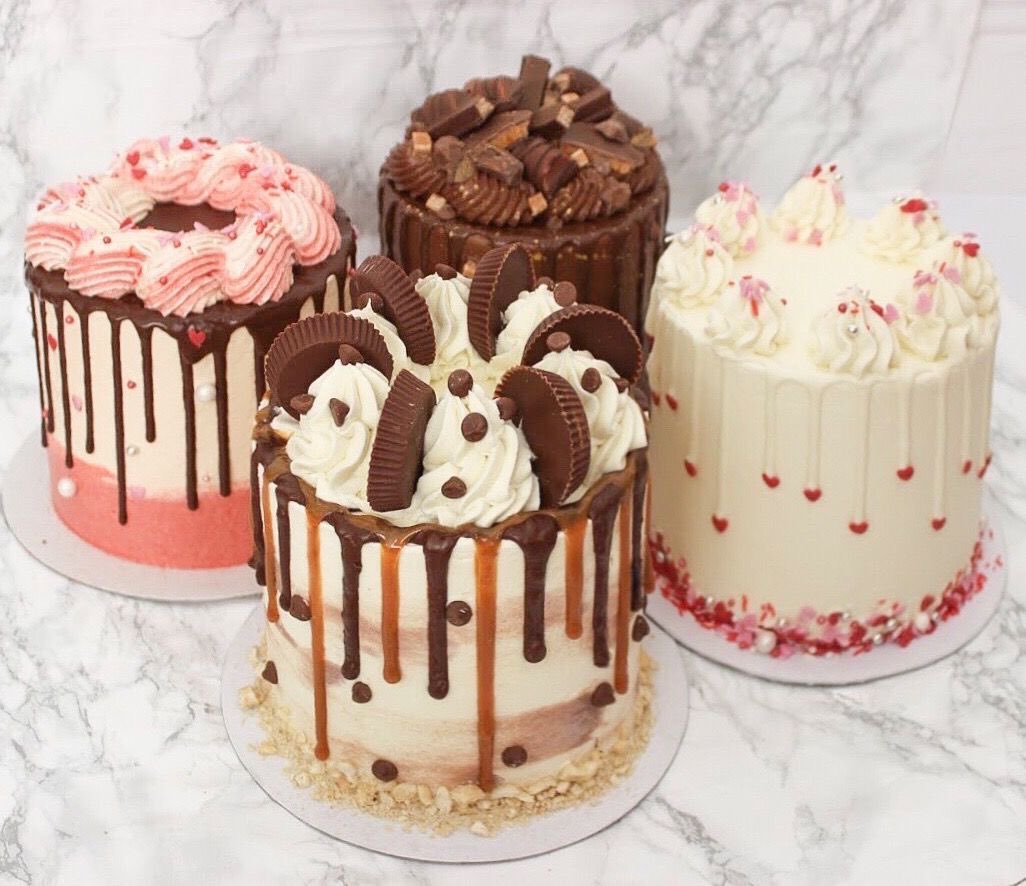 Serenity1990's tweet photo. @calsbakeryandcafe
Create some great cakes but can anyone guess what the flavors are? #gaybaker https://t.co/NFILlsJDZz