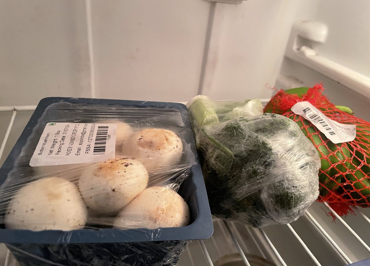 Mansiambastha's tweet photo. "Big thanks to @SwiggyInstamart for bringing their service to our city! You've made a huge difference with quick grocery runs and last-minute essentials. Today, I struggled to find veggies from local vendors, but Instamart saved the day! You've filled a huge gap in our market.” https://t.co/VrkZhNa1G8