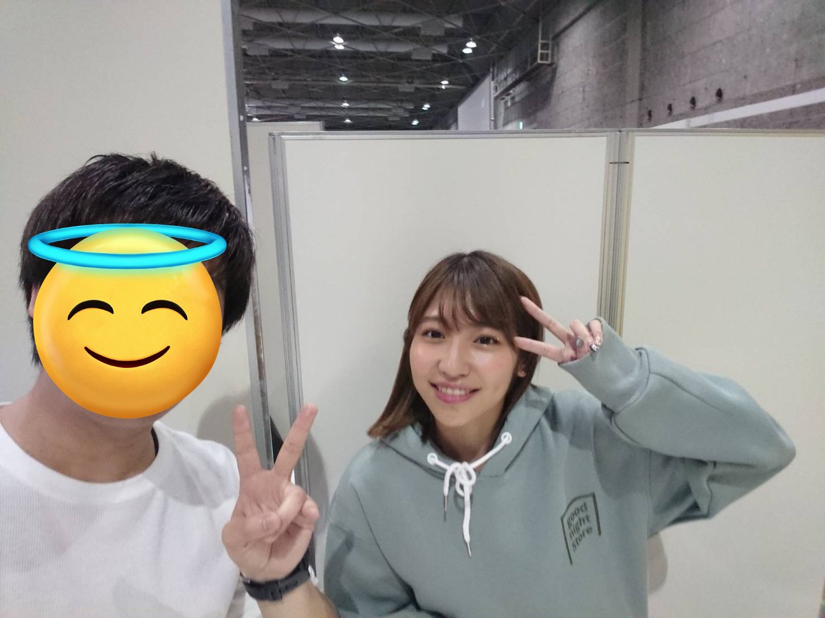a06050605's tweet photo. 山下エミリーちゃんの有終の美を見るべく一旦熊本に昨日寄ってから今新幹線で向かってる 
写真は元号が令和になって初めて会ったアイドル記念のときの2S写真会のもの😊(懐かしいw)
#山下エミリー https://t.co/aWphLDez9X