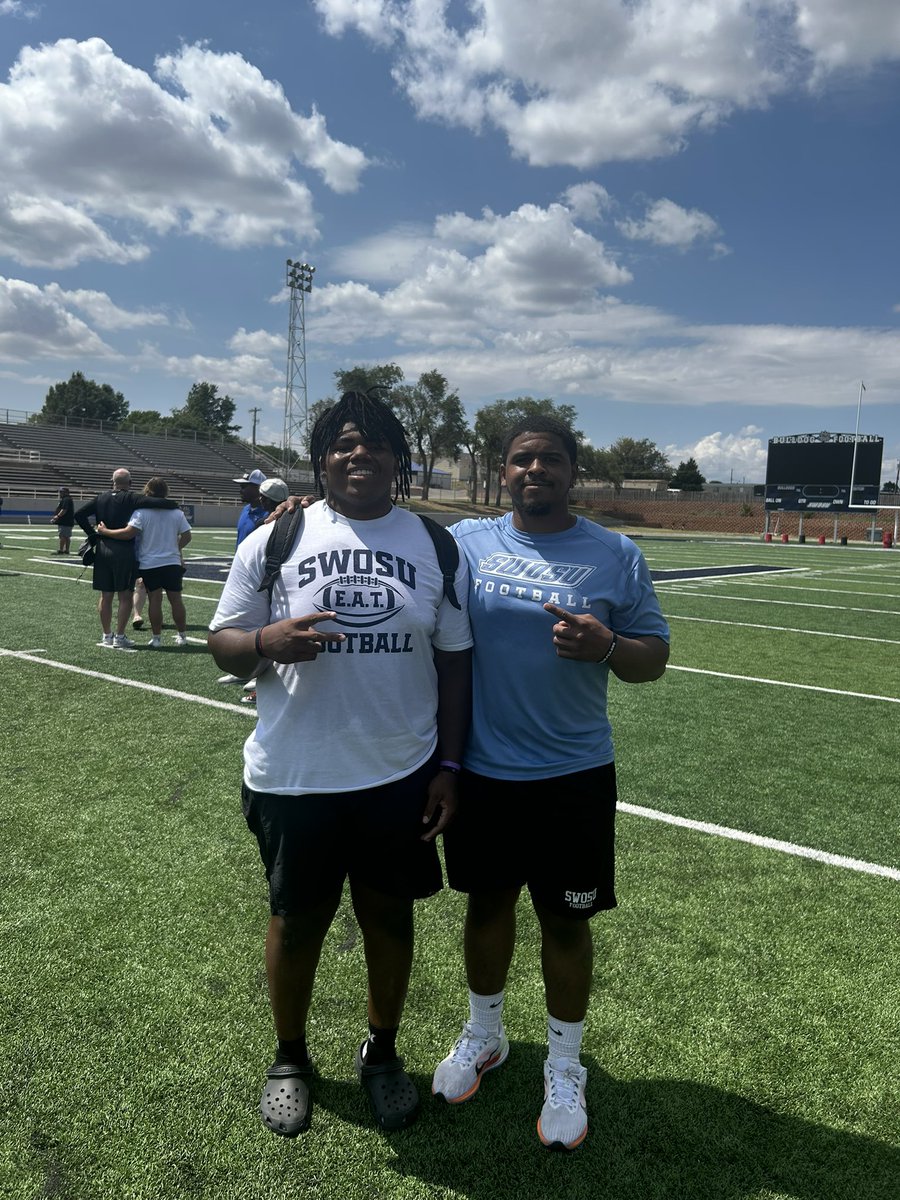 EmoryKelly2025's tweet photo. Thank you @coachquise_ and @SWOSUFootball for the great camp ‼️@1BroncoFootball @RecruitMustang https://t.co/wQSxSGT42r
