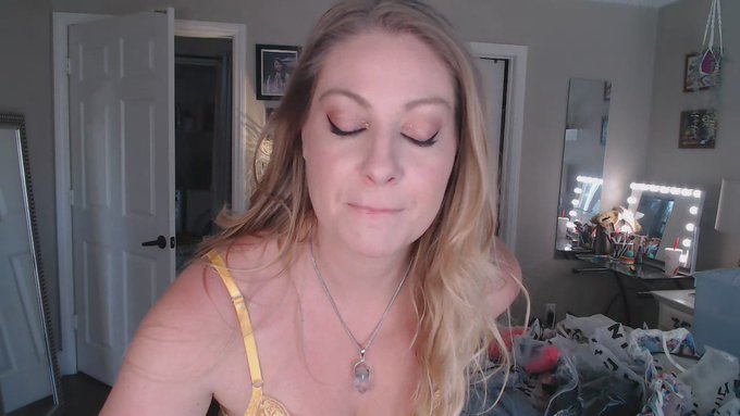 Veronica Weston is live now! https://t.co/zpIEIEzCrS https://t.co/GLyvgyLgwS<a href="/tag/myfreecams"class="tags"><span>#myfreecams</span></a>