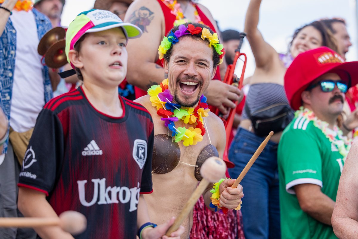 USLLeagueOne's tweet photo. The @RCRedArmy are feelin' 𝙗𝙚𝙖𝙘𝙝𝙮 ☀️🏖️🌊🐚😎 https://t.co/iwahEi3m0h