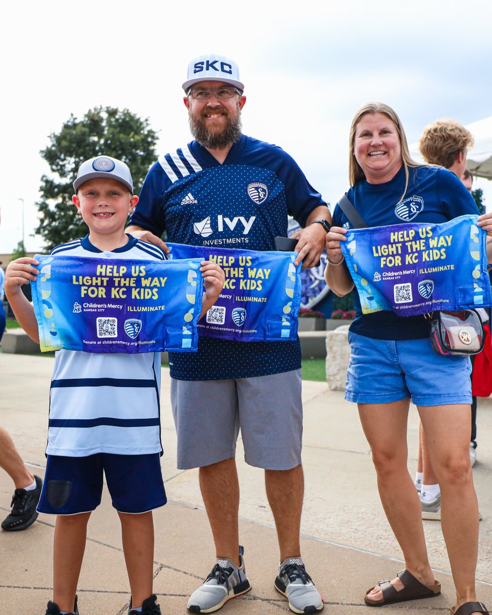 SportingKC's tweet photo. Be sure to grab your @ChildrensMercy rally towel for halftime!

#SKCvSTL | #SportingKC https://t.co/BgpWYVetjk