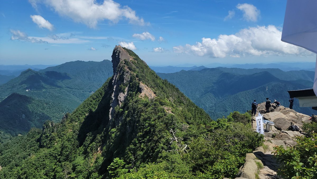 douseturaijin's tweet photo. 7/7の石槌なり。
超快晴☀️
登山のお供はやはりコイツ✨ナビスタート地点から頂上までの距離を表示して見ました🎵
４枚目の画像は、有名な御利益があるとされる場所から📷️。皆さまが健康で、お金持ちになります様に🙏 https://t.co/viLedDy8xk