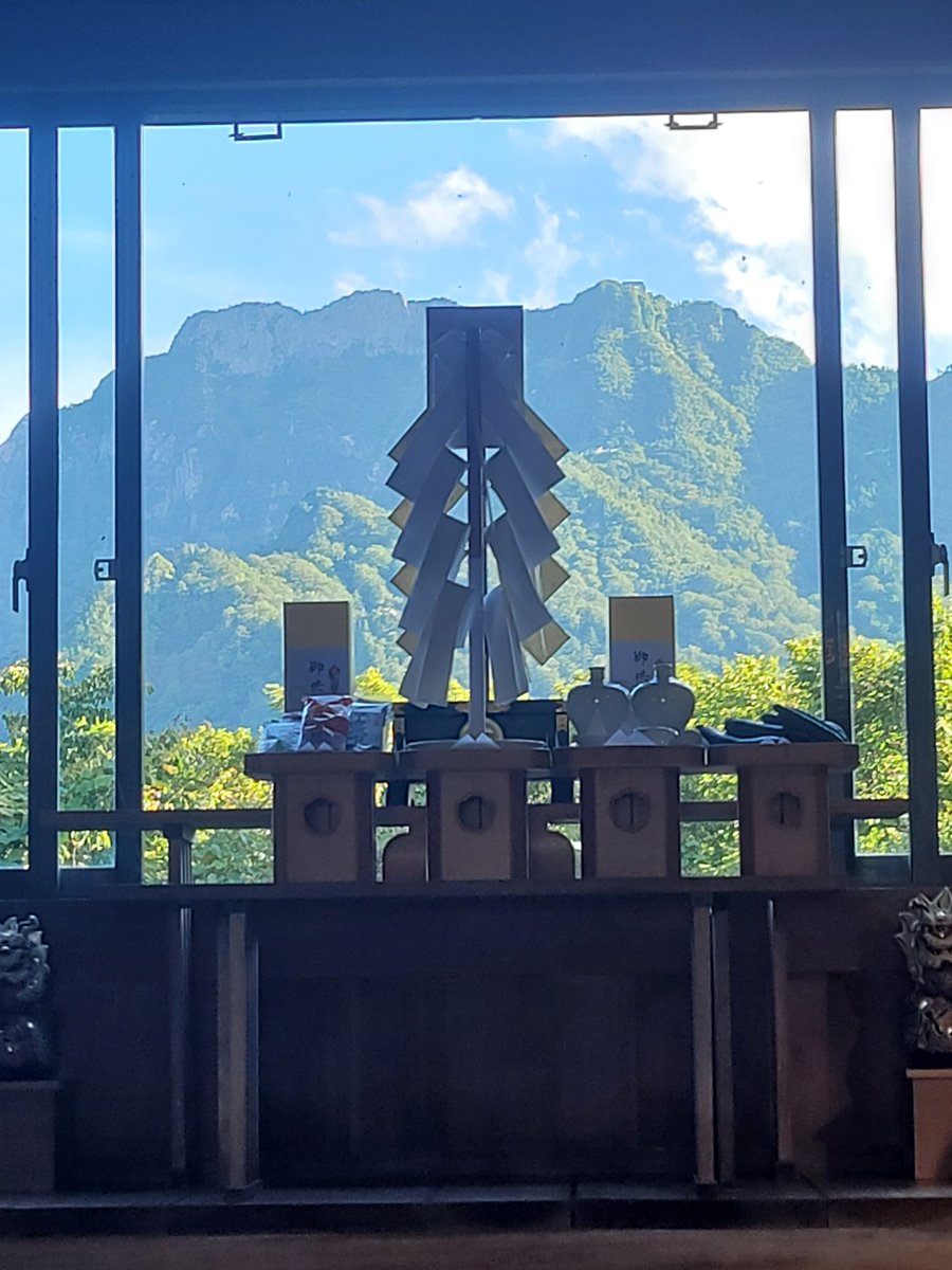 douseturaijin's tweet photo. 7/7の石槌なり。
超快晴☀️
登山のお供はやはりコイツ✨ナビスタート地点から頂上までの距離を表示して見ました🎵
４枚目の画像は、有名な御利益があるとされる場所から📷️。皆さまが健康で、お金持ちになります様に🙏 https://t.co/viLedDy8xk