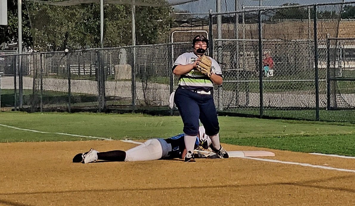 acub1202's tweet photo. 1st college showcase for @RyleighCub . She had a great day at the plate and worked hard in the field playing short and center.

Keep working hard kid! 
@soneworleansbra 
@coachcub1991 
@KF_Softball 
@slade_culberson https://t.co/rv7aISbMW6