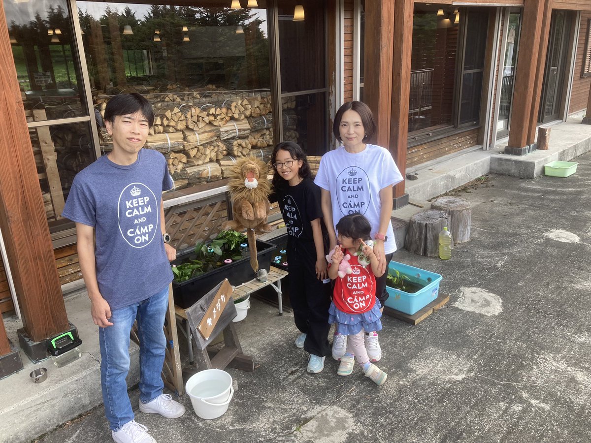 PICAomotefuji's tweet photo. おはようございます😃
ピカオリジナルＴシャツ
家族全員でおそろー
メダカすくい　バードコール作りも
ありがとうございます。
朝早くからバードコールでの対話を
楽しんでいたずら〜(^^) https://t.co/CbVO3PLpE0