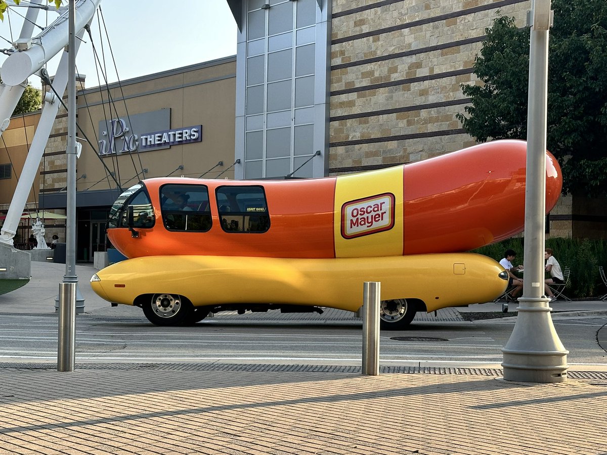 MichaelGarza3's tweet photo. @oscarmayer Hello from The Domain in Austin TX https://t.co/tKQOX7jJzR