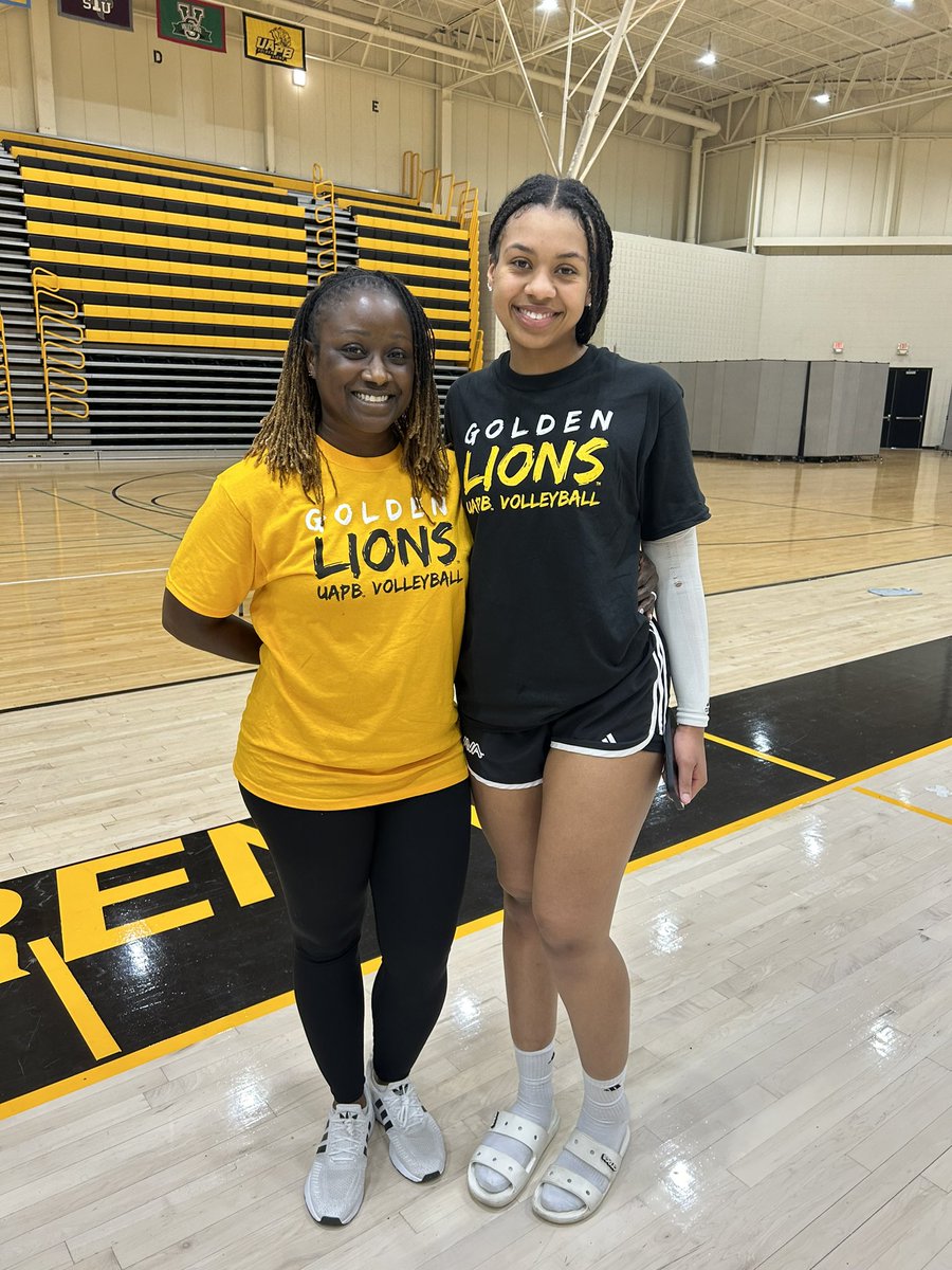 BanksChristin22's tweet photo. Back for the 2nd summer!! 

I had an amazing volleyball camp today at UAPB!!! The feedback and support is invaluable. I appreciate you and your staff for having me today, @CoachFloydVB ! I had fun!! I hope to speak with you soon. 

@avatxvolleyball @ManvelVBall https://t.co/oqnztHywTx