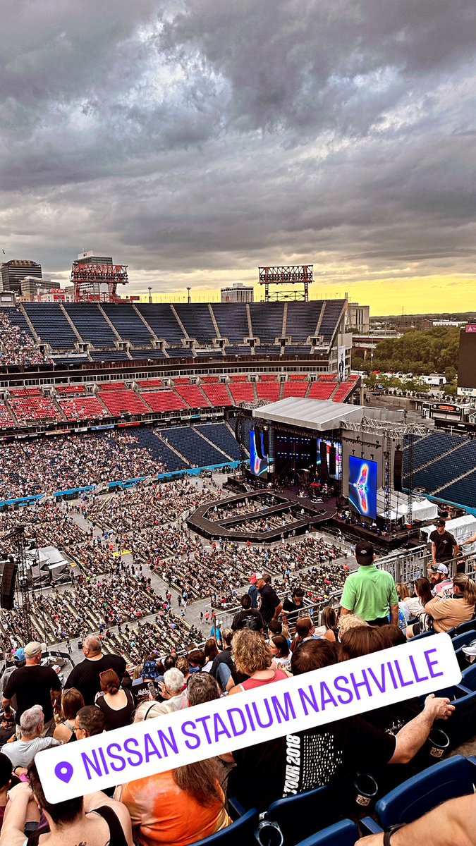 iBrookie's tweet photo. Steve Miller Band, Journey, Def Leppard …NASHVILLE 🤎 #nissanstadium https://t.co/KMfuVB0B1v