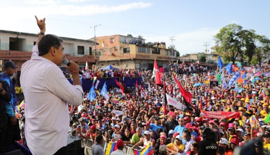 <a href="/NicolasMaduro/">Nicolás Maduro</a>
"Del voto de nosotros depende la paz de Venezuela", porque la ultraderecha apuesta a que “vuelvan las guarimbas”

<a href="/NicolasMaduro/">Nicolás Maduro</a>, el candidato de la paz llamó a todos a prepararse para votar y garantizar la paz, antes, durante y después del 28 de julio.