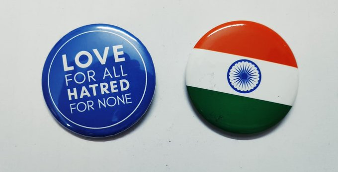 ShahidBadruddin's tweet photo. We are the Ahmadi Muslims of India,   

With Pride we wear these Badges !!  

"𝑳𝒐𝒗𝒆 𝒇𝒐𝒓 𝑨𝒍𝒍, 𝑯𝒂𝒕𝒓𝒆𝒅 𝒇𝒐𝒓 𝑵𝒐𝒏𝒆" - is our Motto  

"The Indian Flag" is always in our Hearts, Jai Hind !!  

#LoveForAllHatredForNone https://t.co/f7AqaXaXGS